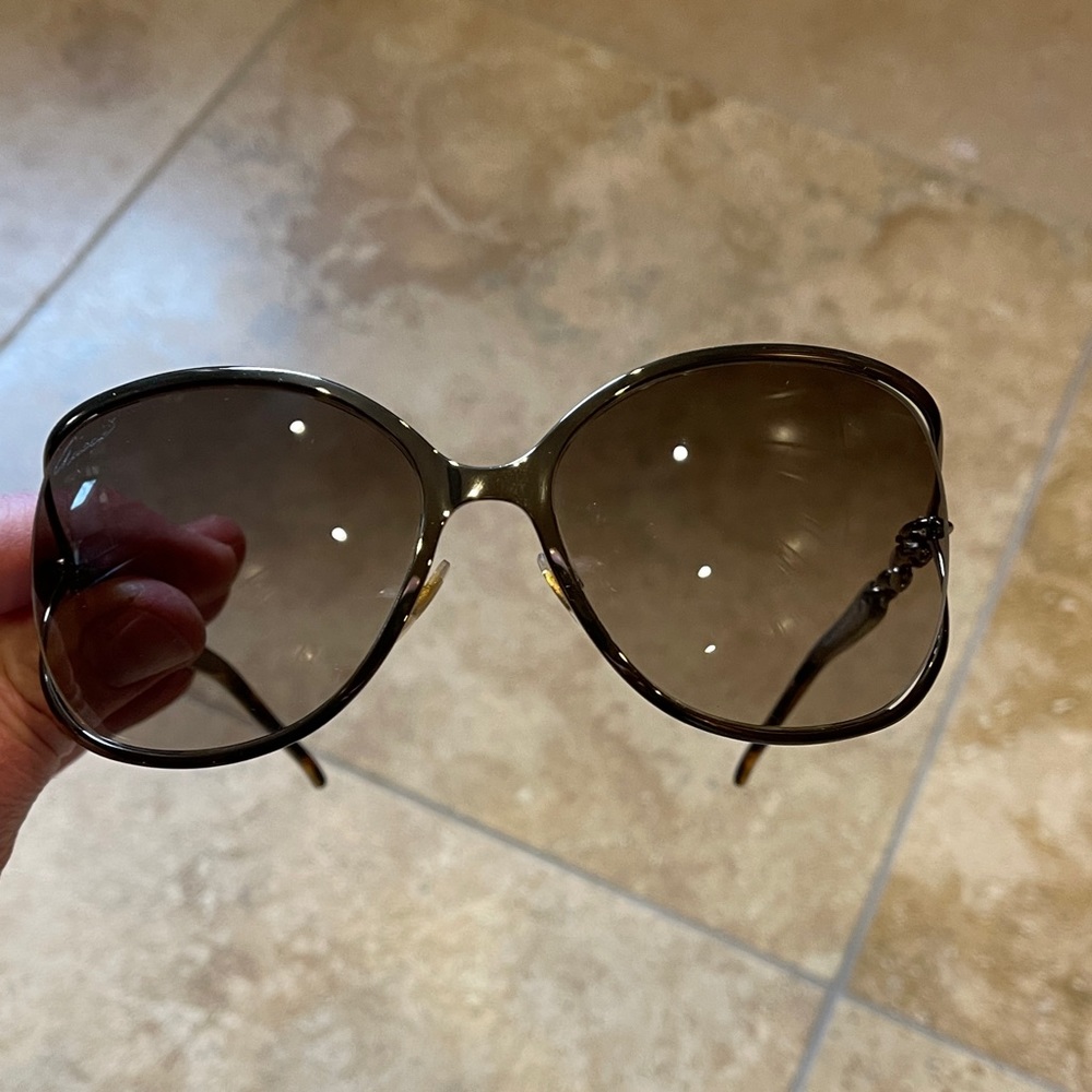 Gucci woman’s sun glasses!!